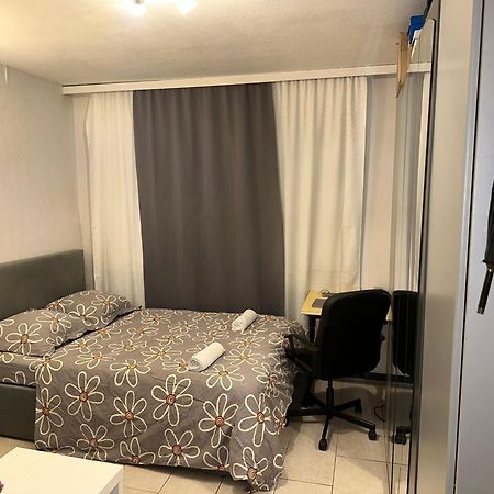 Schoenes Zimmer In Bahnhofsnaehe In Einer Wohnung Mit Grosser Terrasse Gießen Extérieur photo