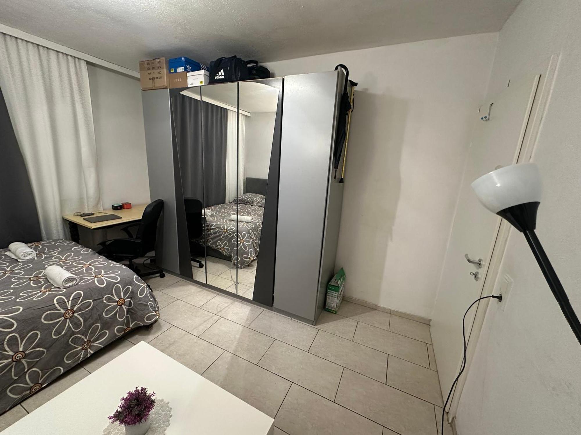 Schoenes Zimmer In Bahnhofsnaehe In Einer Wohnung Mit Grosser Terrasse Gießen Extérieur photo