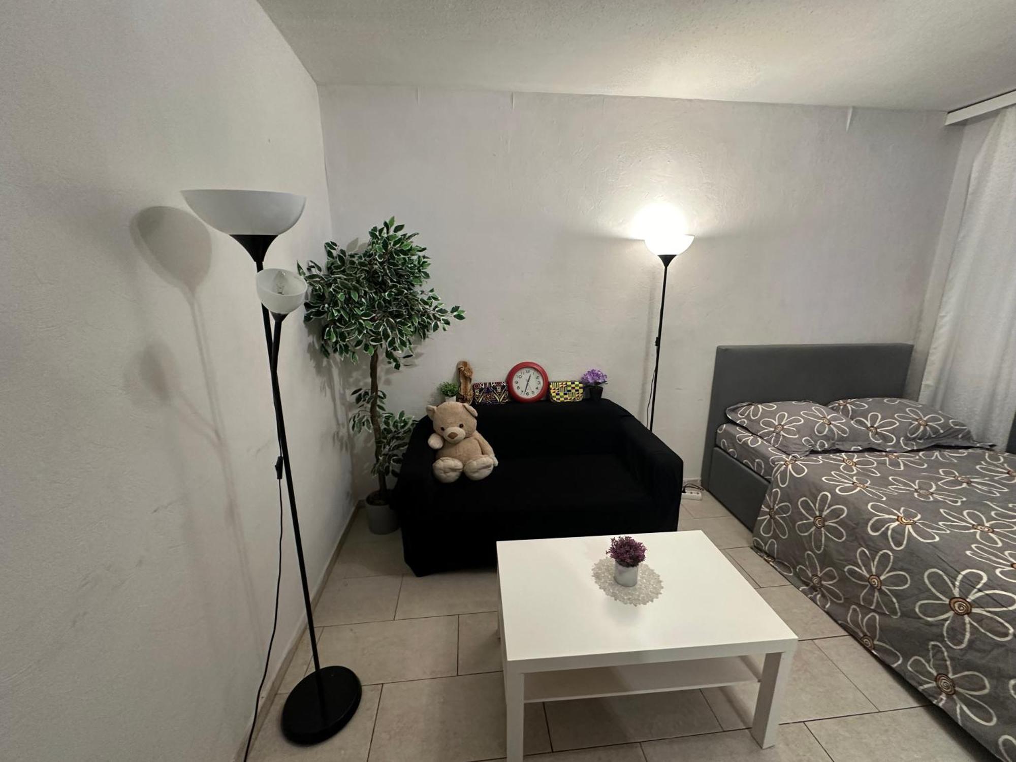 Schoenes Zimmer In Bahnhofsnaehe In Einer Wohnung Mit Grosser Terrasse Gießen Extérieur photo
