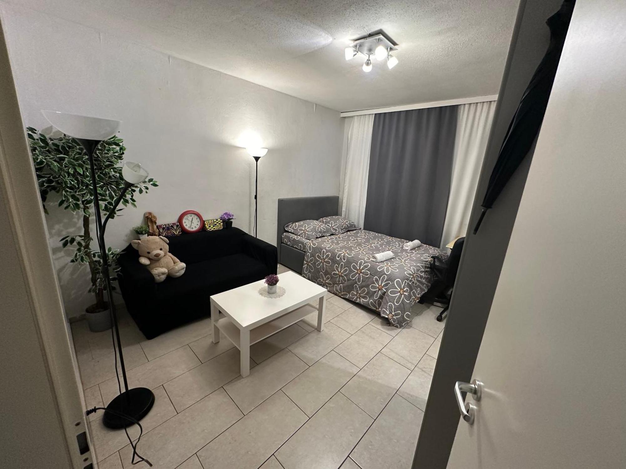 Schoenes Zimmer In Bahnhofsnaehe In Einer Wohnung Mit Grosser Terrasse Gießen Extérieur photo