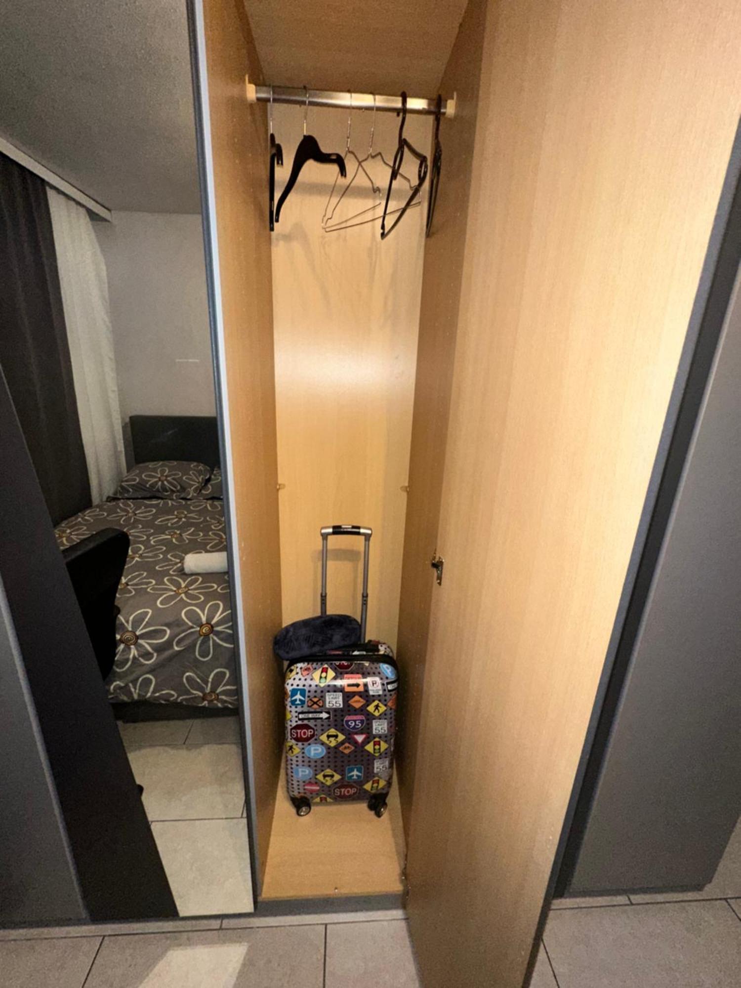 Schoenes Zimmer In Bahnhofsnaehe In Einer Wohnung Mit Grosser Terrasse Gießen Extérieur photo